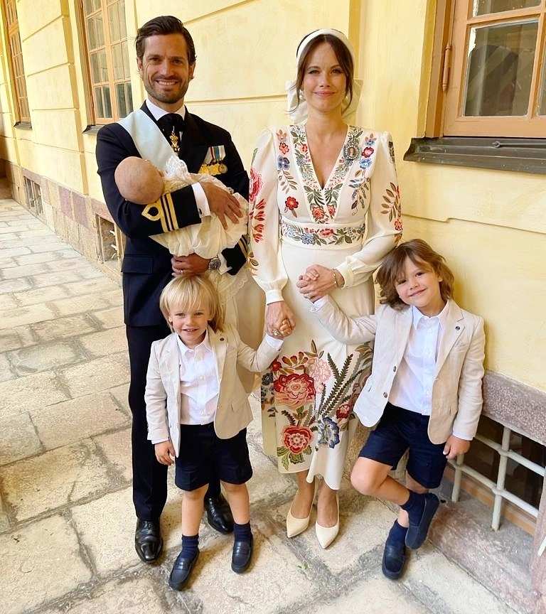 Официална снимка на семейството при кръщението на принц Юлиан.