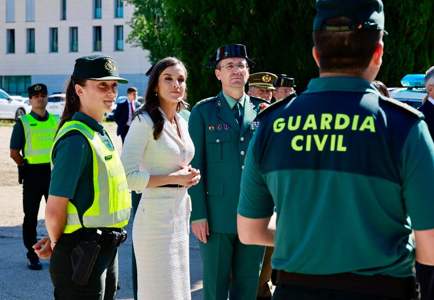 Кралица Летиция със студенти.