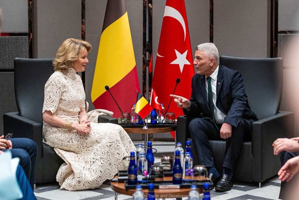 Кралица Матилде на среща с министър Болат.