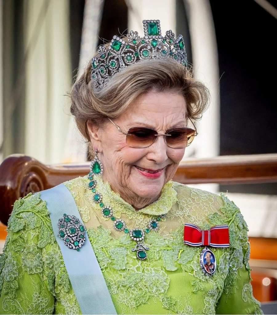 Кралица Соня от Норвегия с The Empress Joséphine Emerald Tiara