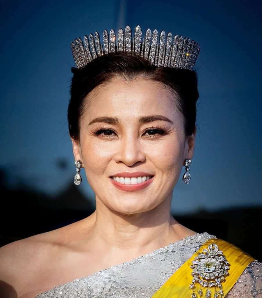 Кралица Сутида от Тайланд – Thai Diamond Fringe Tiara