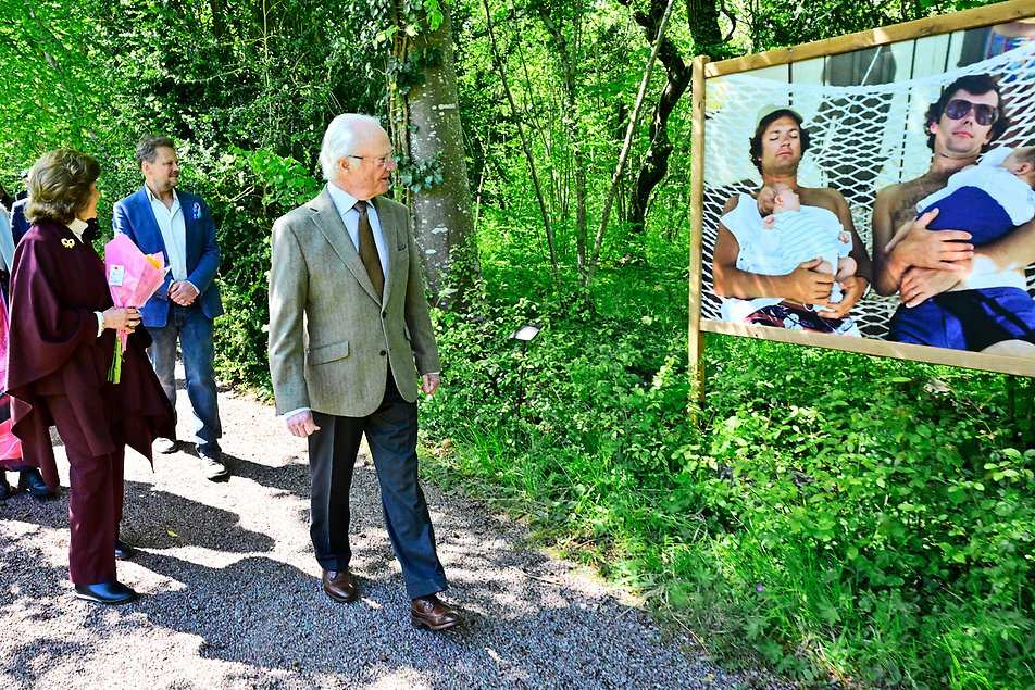 Крал Карл Густав и кралица Силвия в парка