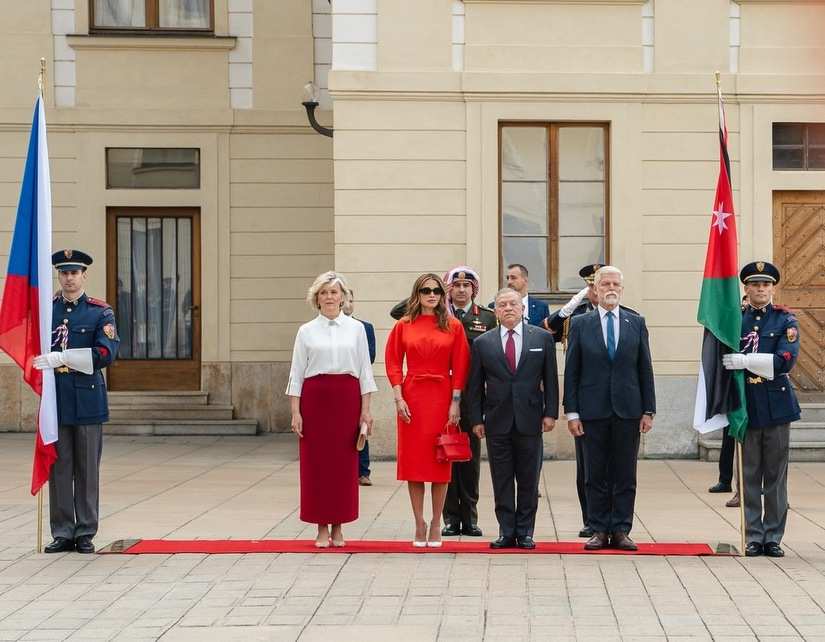 Рания с Ева Павлова.
