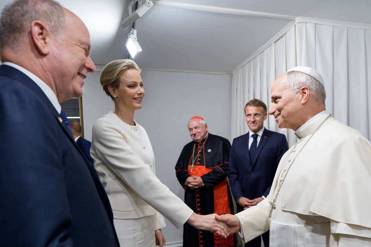 Принц Албер II и принцеса Шарлен на среща с папа Лъв XIV в Мец