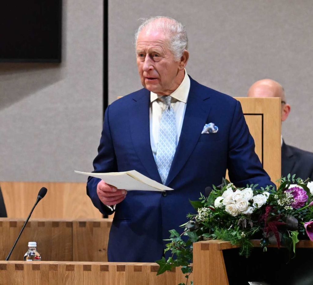 Крал Чарлз III произнася реч в уелския парламент