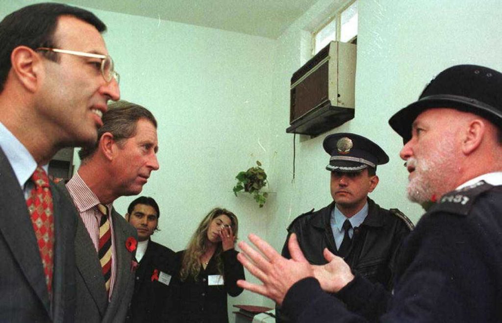 Принц Чарлз и президентът Петър Стоянов в квартал Столипиново в Пловдив, ноември 1998 г.