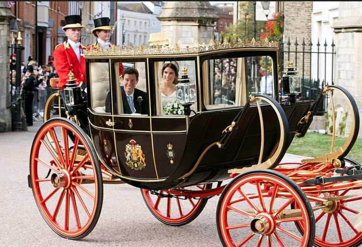 Процесията с каретата Scottish State Coach по улиците на Уиндзор