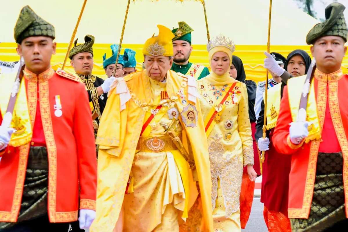Султан Шарафуддин и Норашикин на юбилейната церемония.
